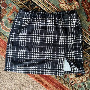 A GOTH'S PICNIC TABLE PENCIL SKIRT